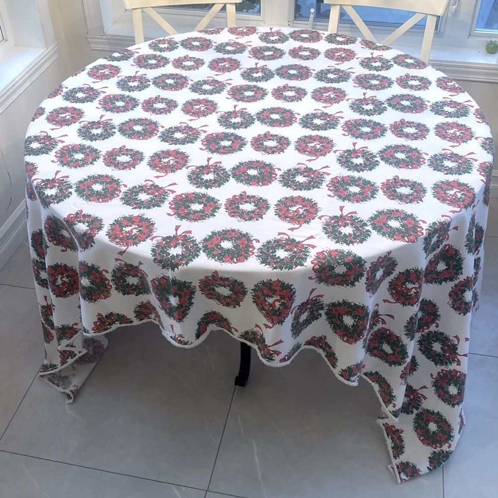 Festive Holiday Large Wreath Tablecloth in White/Green/Red SIZE W:59.5” L:102”